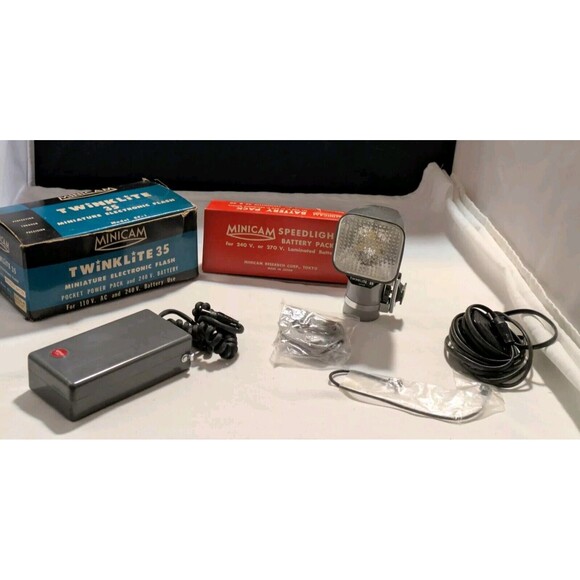 Minicam Twinklite 35 Miniature Electronic Flash Kit Japan 110 Ac/240 DC Untested